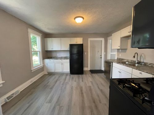 1030 Kenneth St, Meskegon MI 49442-3930 exterior