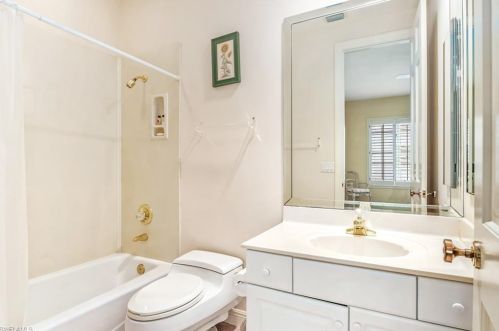 800 Ashburton Dr, Naples FL 34110-7906 exterior