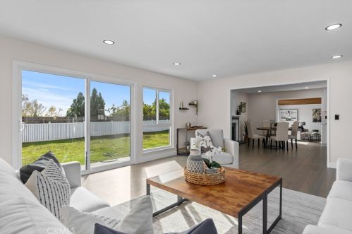 1850 Mariposa Ln, Fullerton CA  92833-1819 exterior