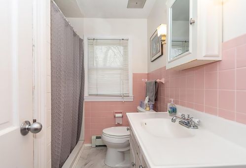 152 Atlantic Ave, Seabrook NH 03874-4828 exterior