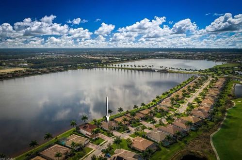 10130 Biscayne Bay Ln, Naples FL 34120-3754 exterior