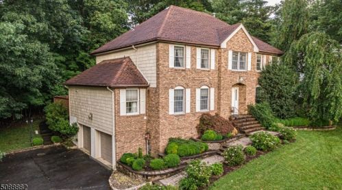 8 Northridge Way, Warren NJ  07059-5332 exterior