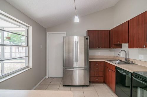 10112 Enchanted Oaks Ct, Tampa FL  33615-1616 exterior