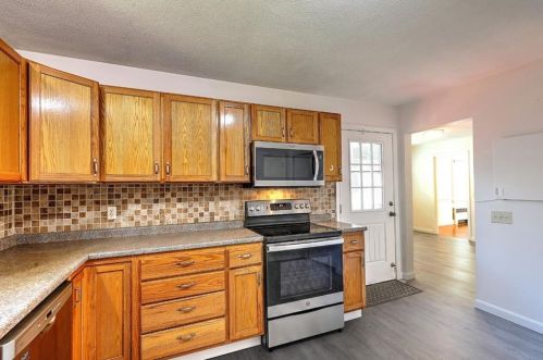 136 9th St, Providence RI 02906-2931 exterior