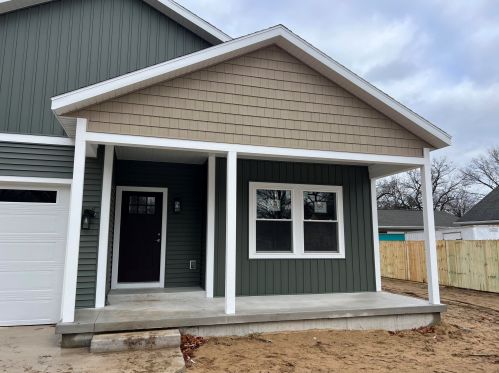 1690 Petoskey Dr, Meskegon, MI 49445-1965