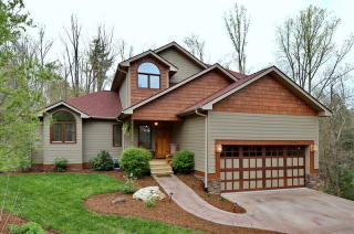 28 Gollum Dr, Fairview, NC 28730-9125