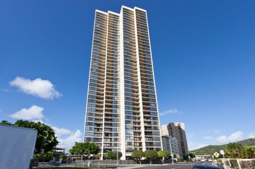 990 Ala Nanala St, Honolulu HI 96818-2967 exterior