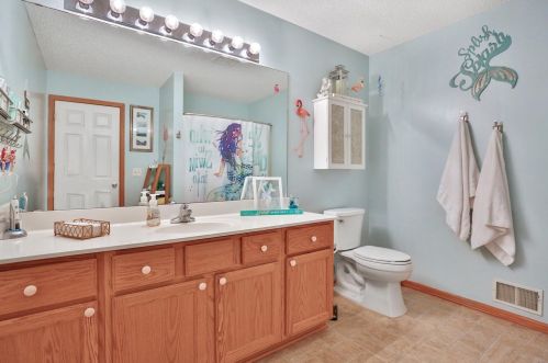 408 Hickory Ln, Saint Paul MN 55128-7037 exterior