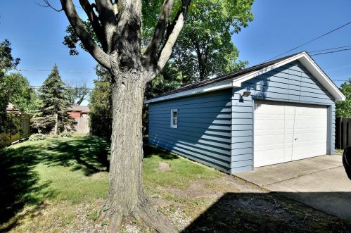 472 Highview Ave, Elmhurst IL  60126-2226 exterior