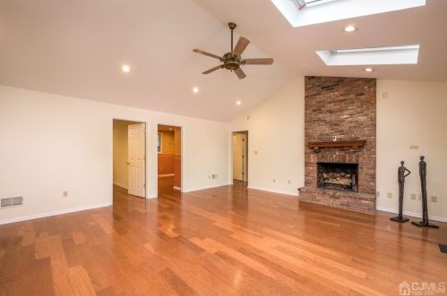 55 Oliver Ave, Edison NJ 08820-3122 exterior