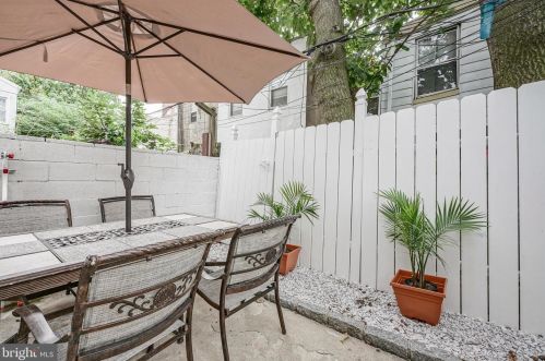 1134 Carpenter St, Philadelphia PA 19147-3608 exterior