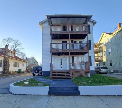 543 Providence St, Woonsocket RI 02895-6255 exterior