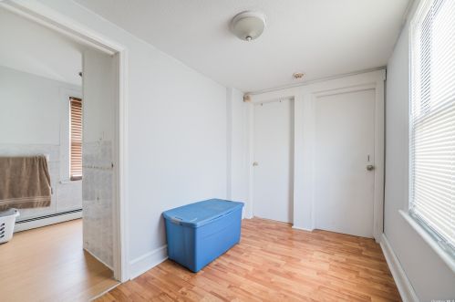 4028 Barnes Ave, Bronx NY 10466-4310 exterior