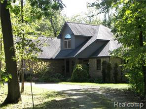 7153 Manor Ln, Fowlerville, MI 48836-9797