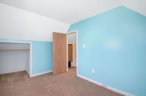 18 Grv St, Enfield CT 06082-4755 exterior