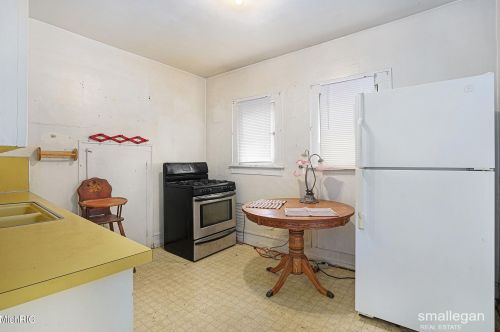 135 Travis St, Grand Rapids MI 49505-4638 exterior