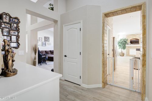 2702 Amberwood Dr, Phoenix AZ  85045-4208 exterior