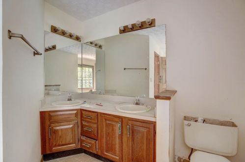 4195 King Springs Rd, Smyrna GA 30082-4211 exterior