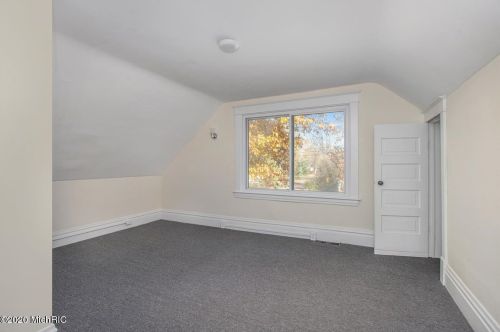 1033 Fenimore Ave, Kalamazoo MI 49048-2028 exterior