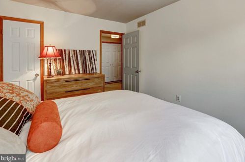 24 Mnr Dr, Princeton NJ 08540-1611 exterior