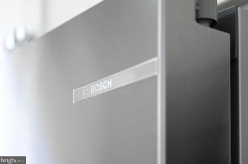 10314 Grosvenor Pl, Rockville MD 20852 exterior