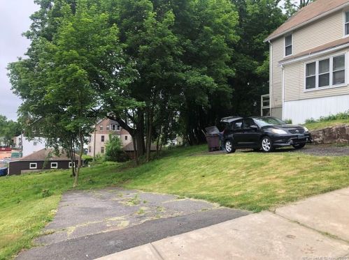 33 Sunrise Ave, New Britain CT  06051-2120 exterior