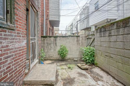 2513 American St, Philadelphia PA 19140-5724 exterior