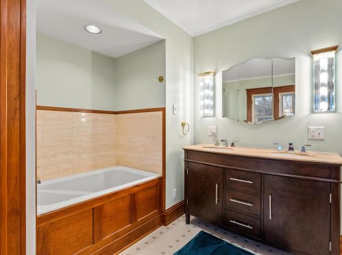 815 13 St, Manitowoc WI 54220-5101 exterior