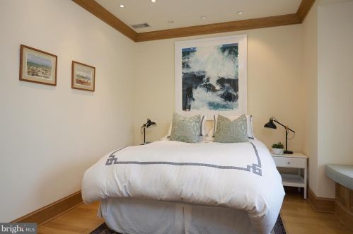 1803 Phelps Pl, Washington DC 20008-1851 exterior