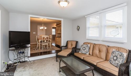 33 Vly Vw Dr, Hanover PA 17331-8307 exterior