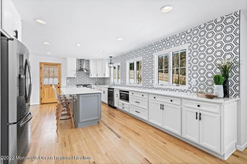 284 Pelican Rd, Middletown NJ 07748-3040 exterior