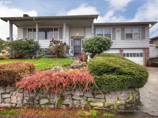 13906 Rose Pkwy, Portland OR  97230-2939 exterior