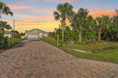3575 20th Ave, Naples, FL 34120-9197