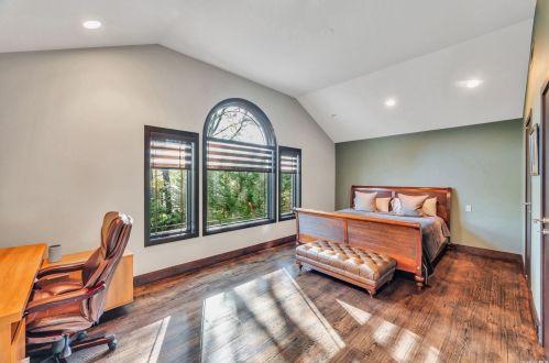 795 Kearny Dr, Valley Stream NY 11581-3624 exterior