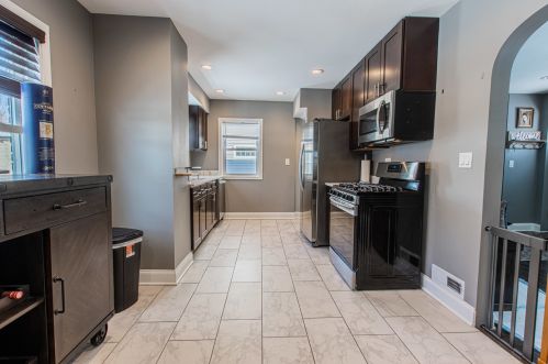 2242 15 Ave, Broadview IL 60155-4006 exterior