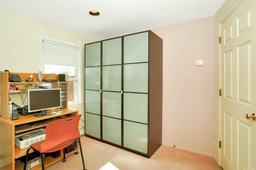 145 Chester St, Valley Stream NY 11580-4210 exterior