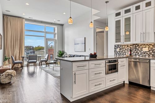 2140 Armitage Ave, Chicago, IL 60647-4516