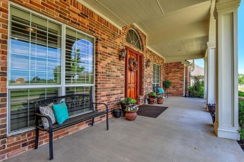 1757 Woodlake Rd, Denison TX 75021-8020 exterior