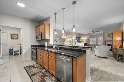 37 Cherokee Cir, Madison, WI 53704-8638