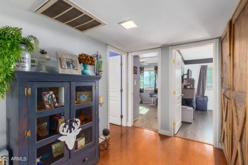 2464 Crocus Dr, Phoenix AZ 85053-5416 exterior