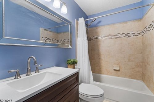 1502 Bayley Ct, Bridgewater NJ  08807-3553 exterior