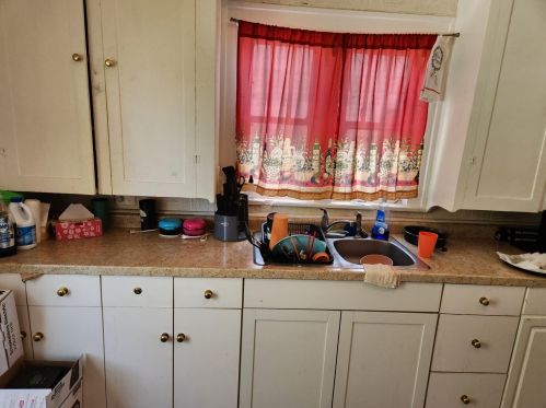 1956 Wood St, Meskegon MI 49442-5716 exterior