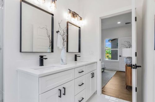 1308 13 St, Austin TX 78702-2553 exterior