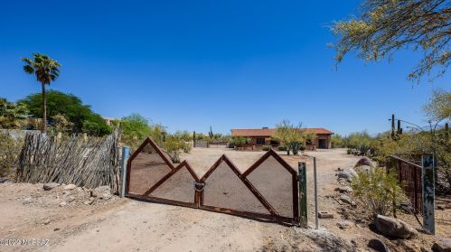 4860 Camino De La Amapola, Tucson, AZ 85745-9482