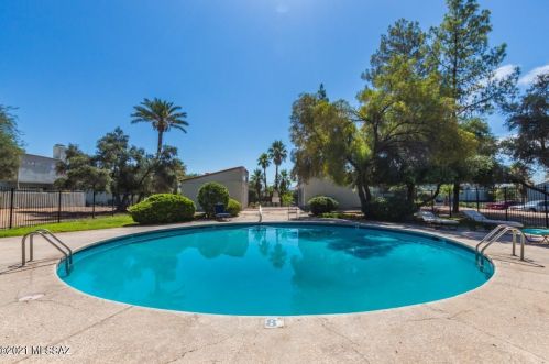 2755 Anklam Rd, Tucson AZ 85745-3704 exterior