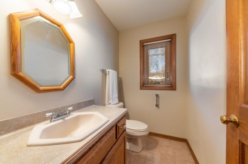 10430 Pne Rdg Rd, Milwaukee WI 53228-3236 exterior