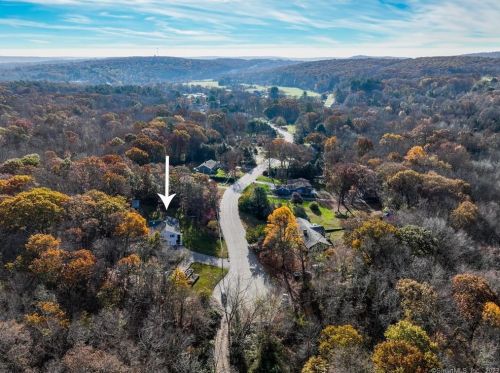 39 Tra Mart Dr, Uncasville CT  06382-1115 exterior