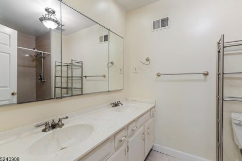 62 Goldfinch Dr, Hackettstown NJ 07840-3008 exterior