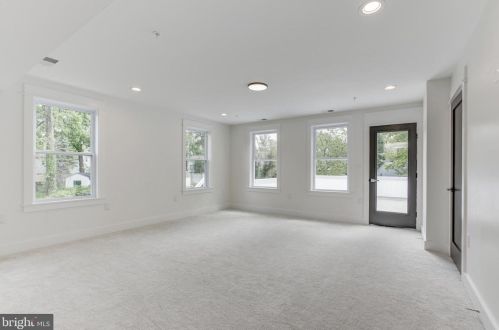 907 Gilbert Rd, Rockville MD  20851-1315 exterior