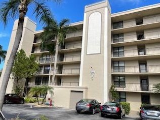 7 Royal Palm Way, Boca Raton FL  33432-7851 exterior